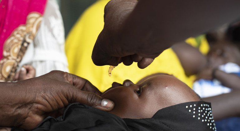 Afrique : plus de 80 millions de personnes vaccinées avec le nouveau sérum antipoliomyélitique oral – OMS